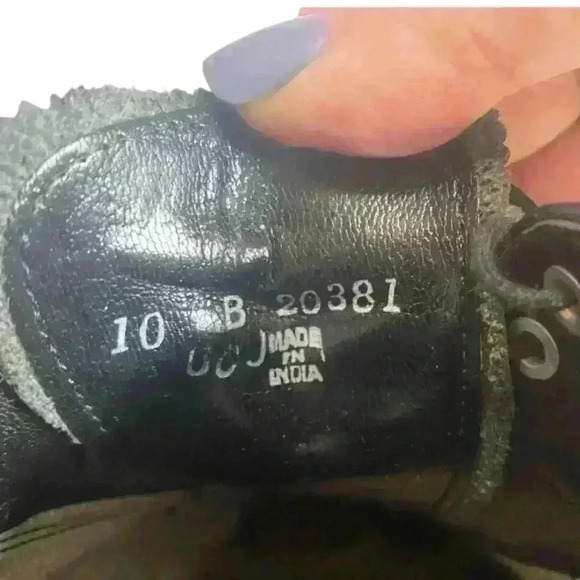 Florsheim Men's Black Dress shoes size 10. Wingtip Style. - Picture 8 of 8